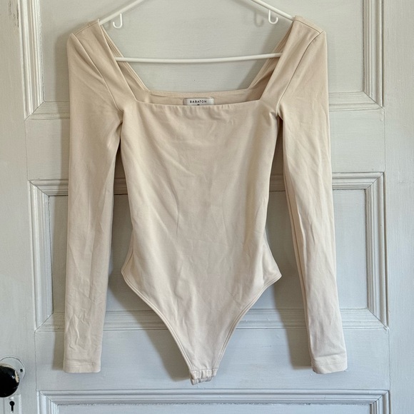 Babaton Tops - Aritzia Babaton Contour Longsleeve Bodysuit in Light Denude, Size XS